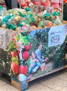 Erntefrische Äpfel und Birnen vom Zedernhof